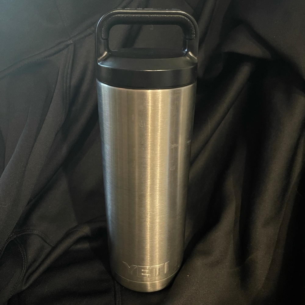 18oz Yeti Rambler Bottle